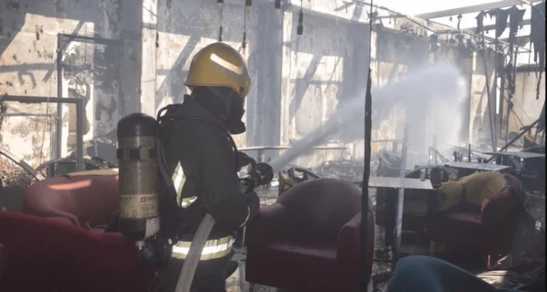 جدة إخماد حريق بحي المحمدية يبرز كفاءة فرق الدفاع المدني
